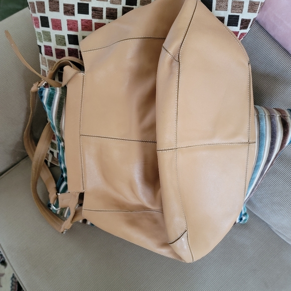 Tod's Shoulder Bag - Picture 7 of 11